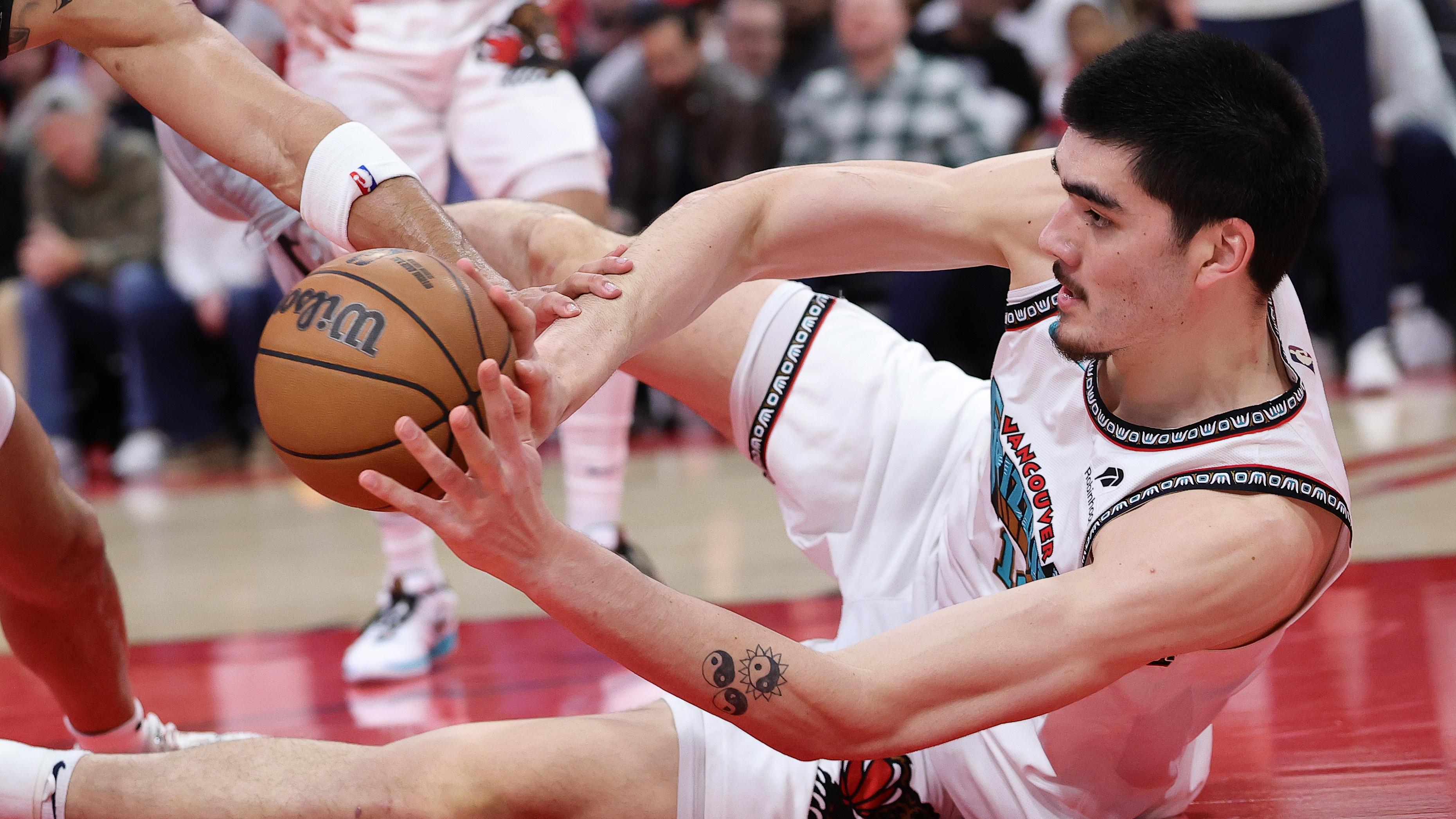 Zach Edey's Struggles Contrast with Jaylen Wells' Rookie Success