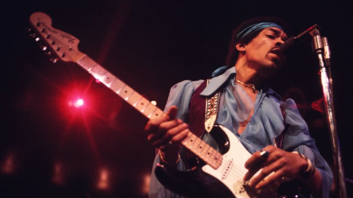 Jimi Hendrix Performs in New York