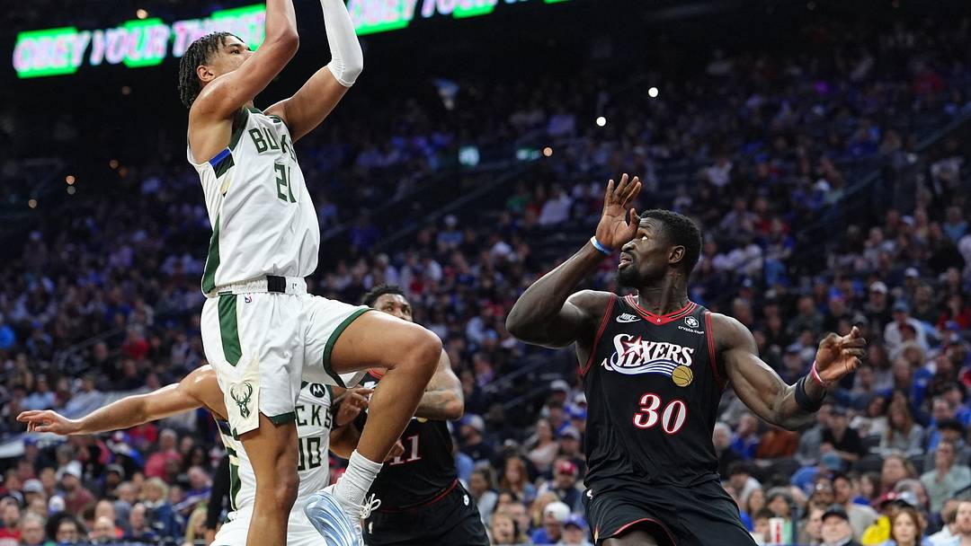 Apr 12, 2026; Philadelphia, Pennsylvania, USA; Milwaukee Bucks forward Ousmane Dieng (21) shoots the ball against Philadelphia 76ers center Adem Bona (30) in the second quarter at Xfinity Mobile Arena. Mandatory Credit: Kyle Ross-Imagn Images Apr 12, 2026; Philadelphia, Pennsylvania, USA; Milwaukee Bucks forward Ousmane Dieng (21) shoots the ball against Philadelphia 76ers center Adem Bona (30) in the second quarter at Xfinity Mobile Arena. Mandatory Credit: Kyle Ross-Imagn Images