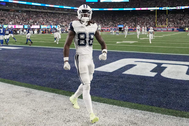 Dallas Cowboys WR CeeDee Lamb celebrates after a touchdown against the Giants in the first half at MetLife Stadium.