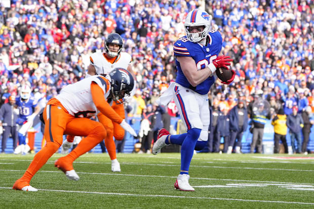 Buffalo Bills tight end Dalton Kincaid makes a catch against the Denver Broncos during the AFC wild card game.
