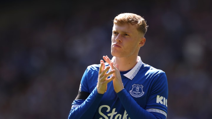 Manchester United telah mengajukan tawaran kedua ke Everton untuk Jarrad Branthwaite.