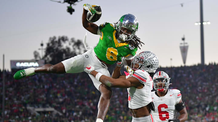 Jan 1, 2025; Pasadena, CA, USA; Oregon Ducks running back Noah Whittington (6) runs against Ohio State Buckeyes cornerback Davison Igbinosun (1) in the second half in the 2025 Rose Bowl college football quarterfinal game at Rose Bowl Stadium. Mandatory Credit: Gary A. Vasquez-Imagn Images Jan 1, 2025; Pasadena, CA, USA; Oregon Ducks running back Noah Whittington (6) runs against Ohio State Buckeyes cornerback Davison Igbinosun (1) in the second half in the 2025 Rose Bowl college football quarterfinal game at Rose Bowl Stadium. Mandatory Credit: Gary A. Vasquez-Imagn Images