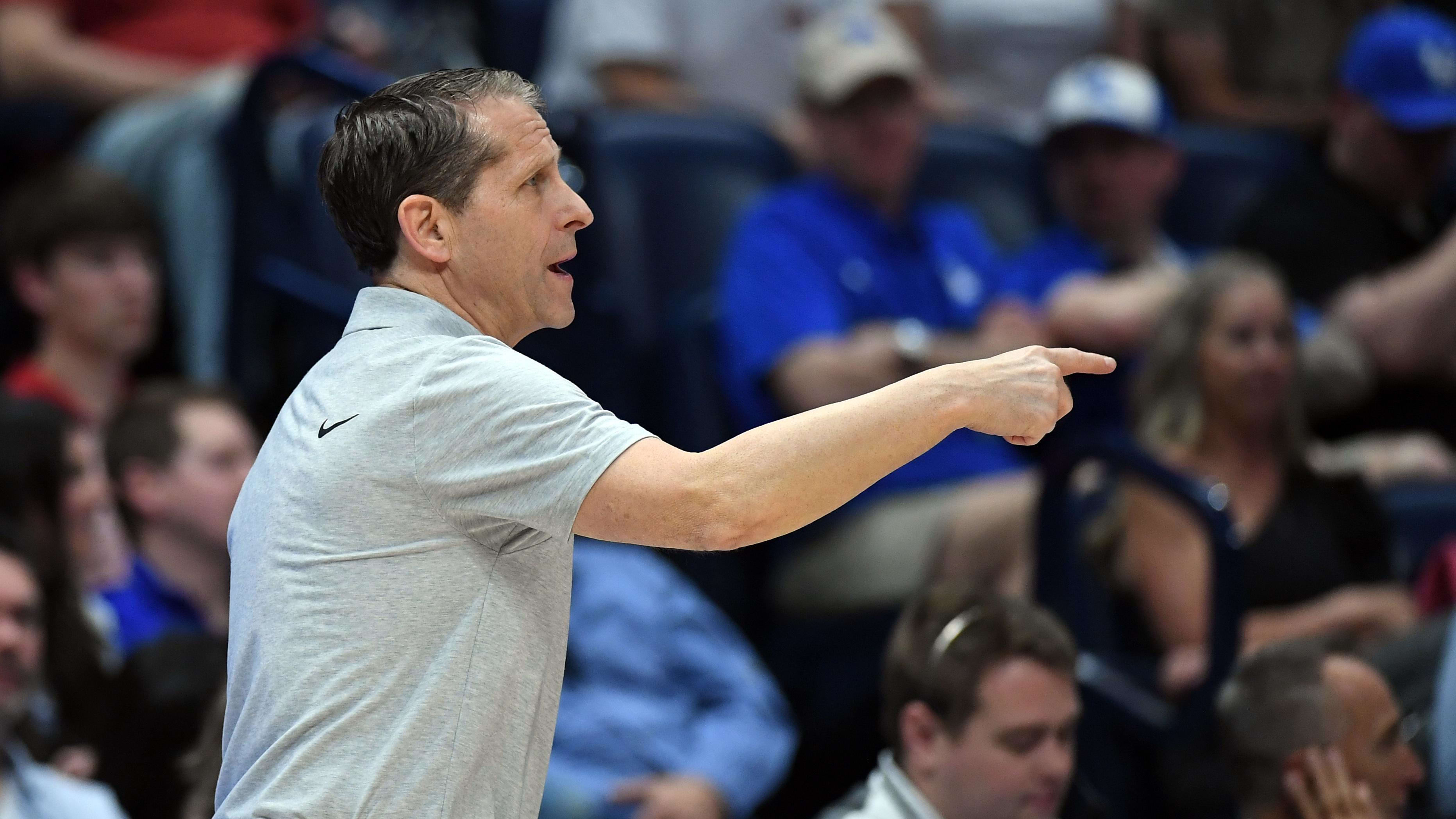 Duke basketball head coach Jon Scheyer and UNC basketball counterpart Hubert Davis