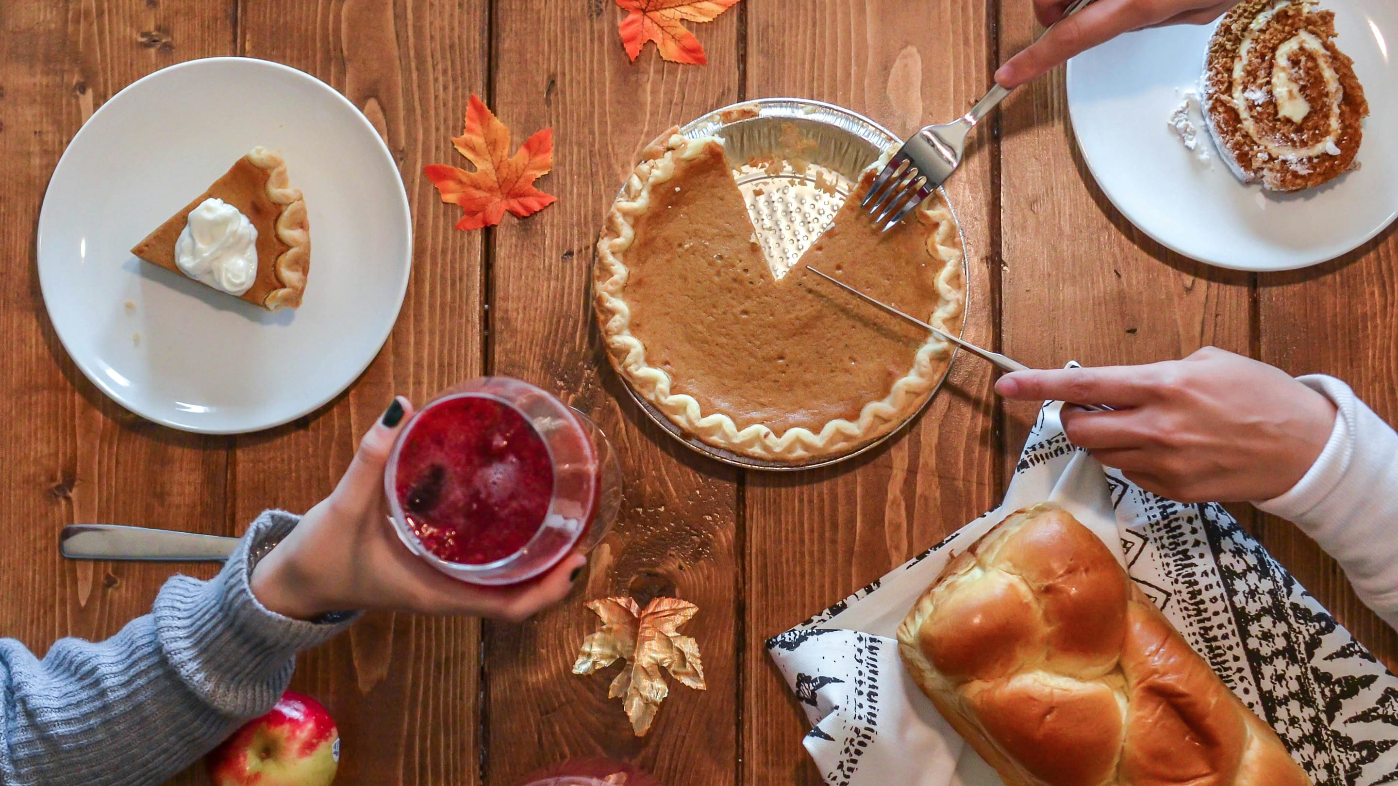 7 Hacks for Hosting Thanksgiving in a Small Space