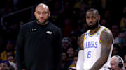 LeBron es el jugador de los Lakers que más tiempo ve en cancha