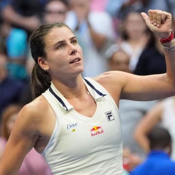 In her debut at Arthur Ashe Stadium, former Virginia tennis star Emma Navarro defeated No. 3 seed Coco Gauff to advance to the quarterfinals of the 2024 U.S. Open.