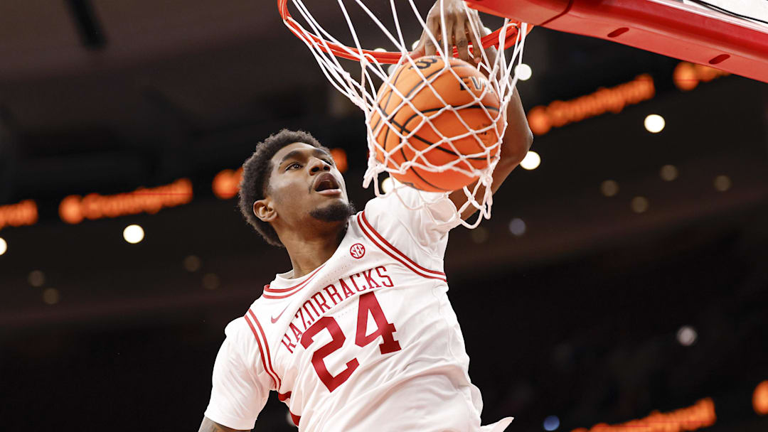 Arkansas Razorbacks forward Billy Richmond III (24) scores against the Duke Blue Devils during the first half at United Center.