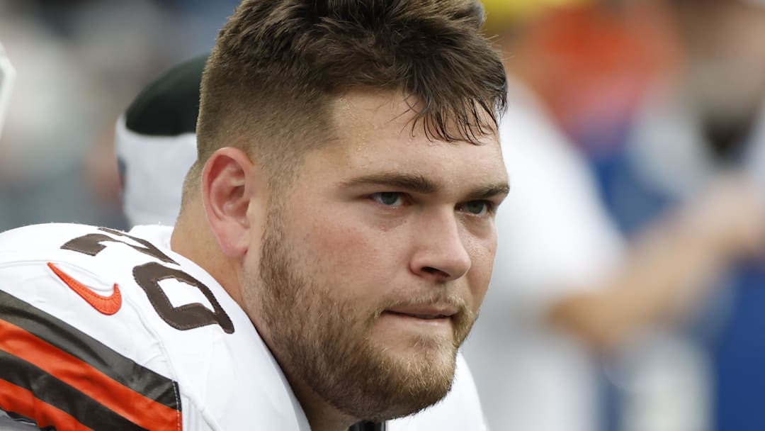 Cleveland Browns guard Zak Zinter