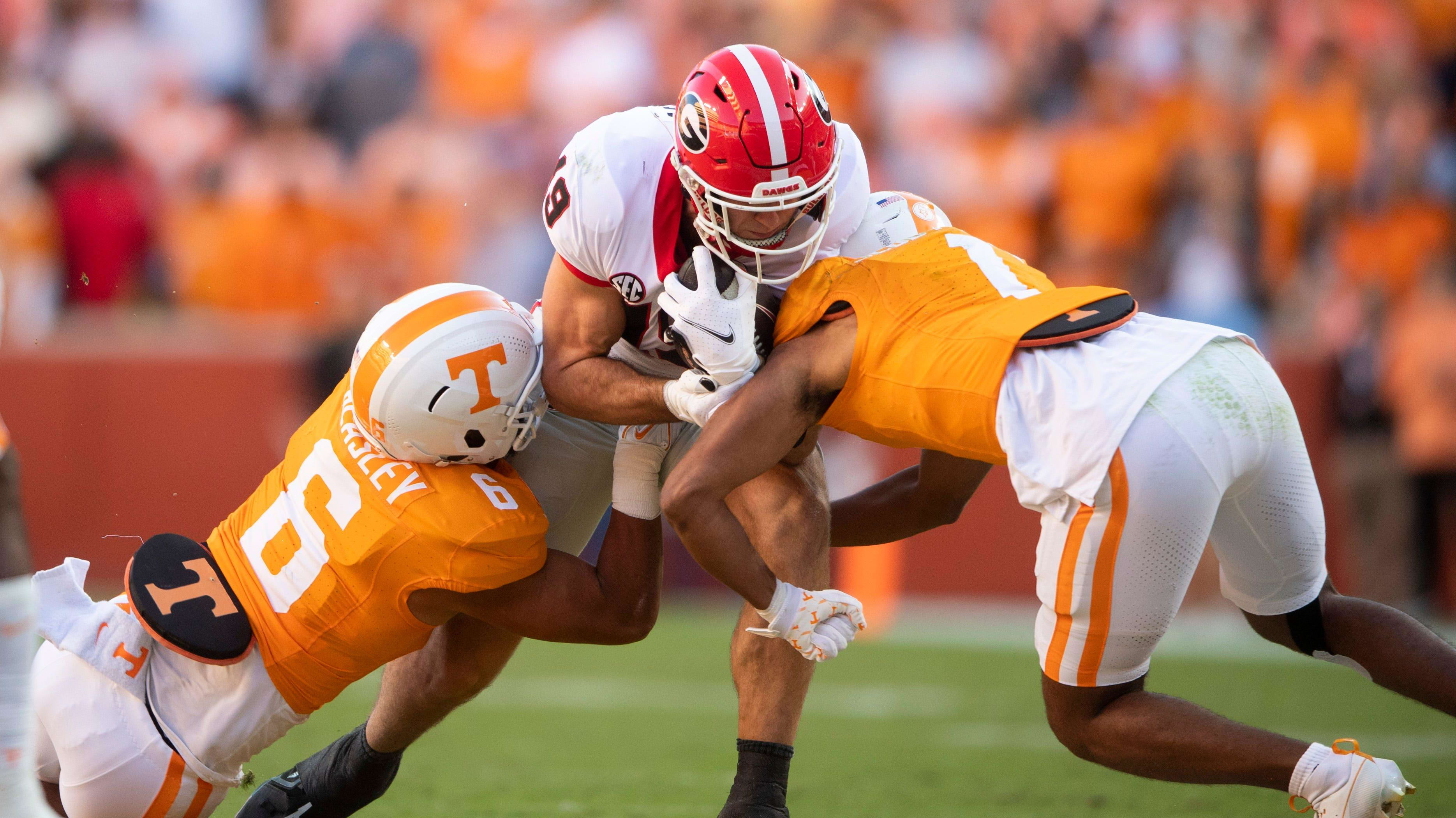 Georgia tight end Brock Bowers (19) is tackled by Tennessee linebacker Aaron Beasley (6).