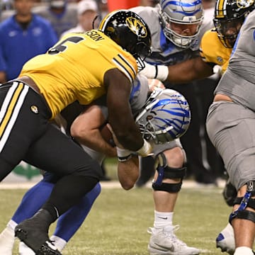 Sep 23, 2023; St. Louis, Missouri, USA; Missouri Tigers defensive lineman Darius Robinson (6) sacks