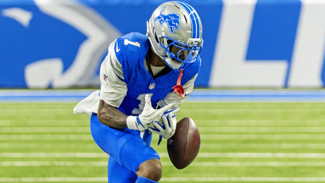 Detroit Lions wide receiver Jameson Williams (1) drops a catch during the second half against the Cleveland Browns at Ford Field.