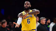 LeBron fue vital para la clasificación de los Lakers a playoffs