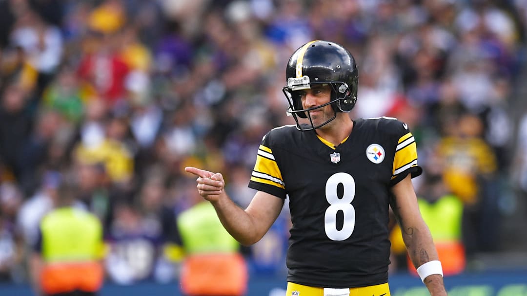 Pittsburgh Steelers quarterback Aaron Rodgers