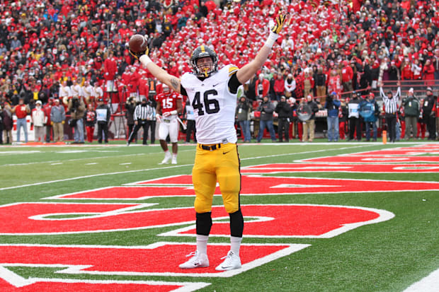 Iowa Hawkeyes tight end George Kittle (46) celebrates a touchdown
