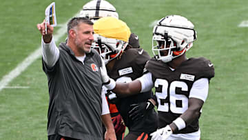 Aug 5, 2024; Cleveland Browns advisor Mike Vrabel works with cornerback Myles Harden (26) during practice at the Browns training facility in Berea, Ohio. Mandatory Credit: Bob Donnan-Imagn Images