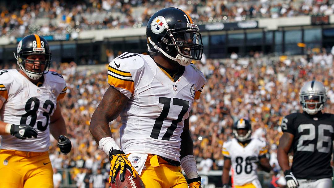 September 23, 2012; Oakland, CA, USA; Pittsburgh Steelers wide receiver Mike Wallace (17) reacts after catching a touchdown pass against the Oakland Raiders in the third quarter at O.co Coliseum. The Raiders defeated the Steelers 34-31. Mandatory Credit: Cary Edmondson-USA TODAY Sports