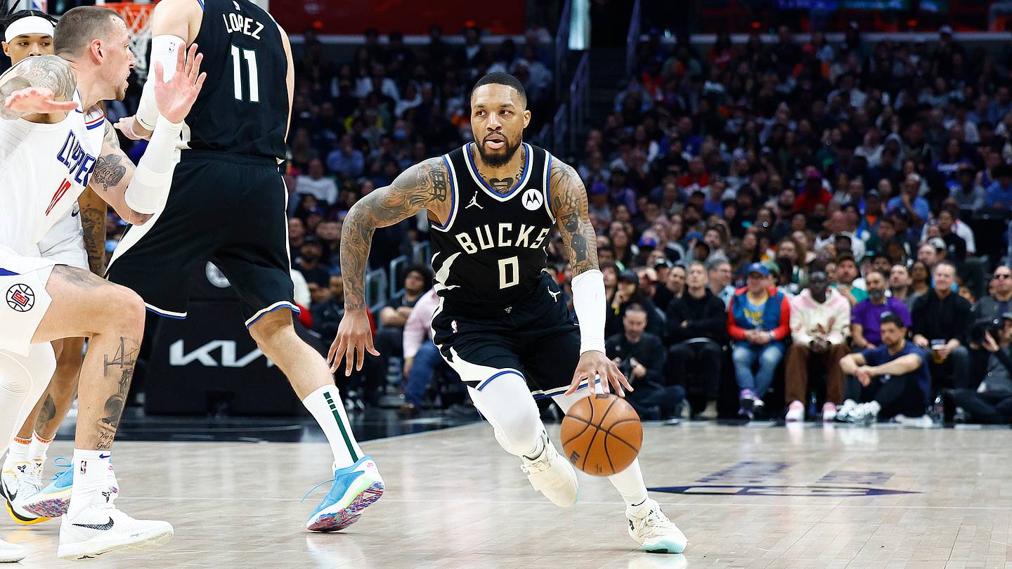 Milwaukee Bucks' superstar duo records unheard of feat in clutch win over LA Clippers - Vimarsana News
