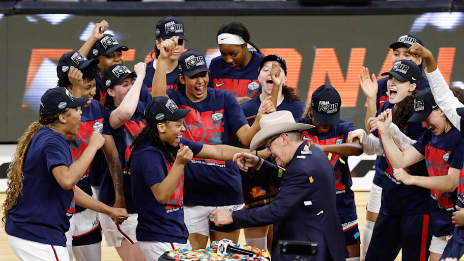 UConn, Geno Auriemma dance