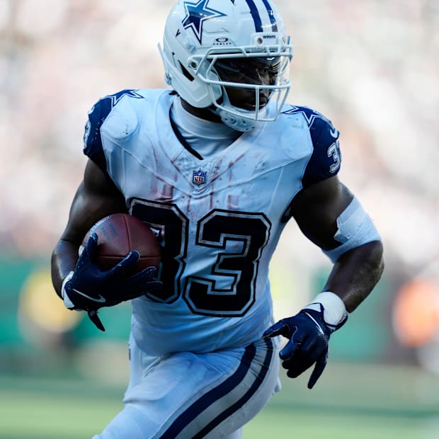 Dallas Cowboys running back Javonte Williams runs into the end zone for a touchdown against the New York Jets 