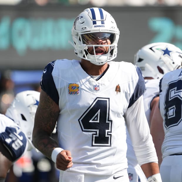 Dallas Cowboys quarterback Dak Prescott looks towards the sidelines during the first half against the New York Jets 