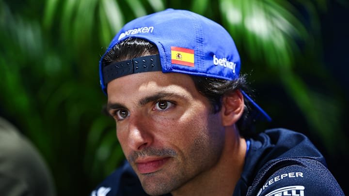 Carlos Sainz se mostró nostálgico al recordar su victoria del 2024, pero también enojado por la sanción que tuvo tras Austin.