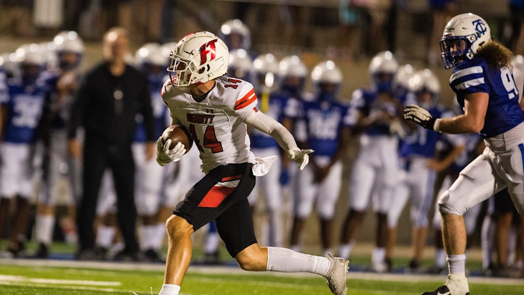 Sep 8, 2022; Northport, AL, USA; Hewitt-Trussville's wide receiver Jacob Serena (14) runs the ball against Tuscaloosa County High at Tuscaloosa County High School Thursday, Sept. 8, 2022. Mandatory Credit: Will McLelland-Tuscaloosa News

Football Hewitt Trussville Vs Tuscaloosa County High School Football