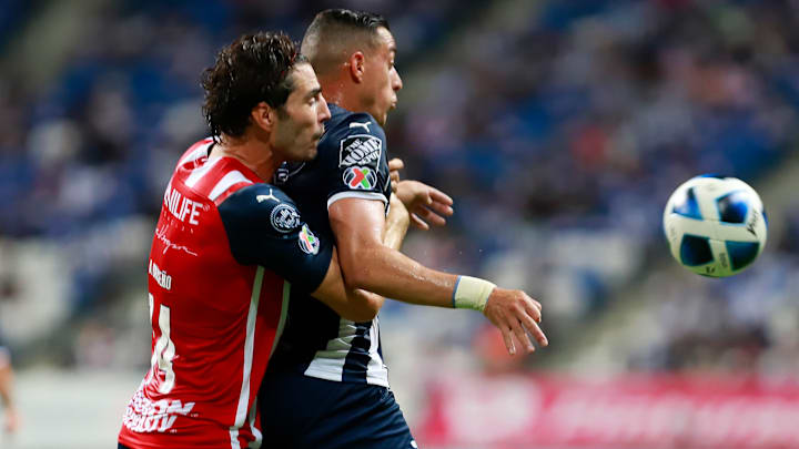 Antonio Briseño (Chivas) y Rogelio Funes Mori (Rayados) durante el Grita México 2021.