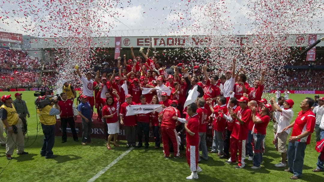 Toluca celebrates after winning the Mexi