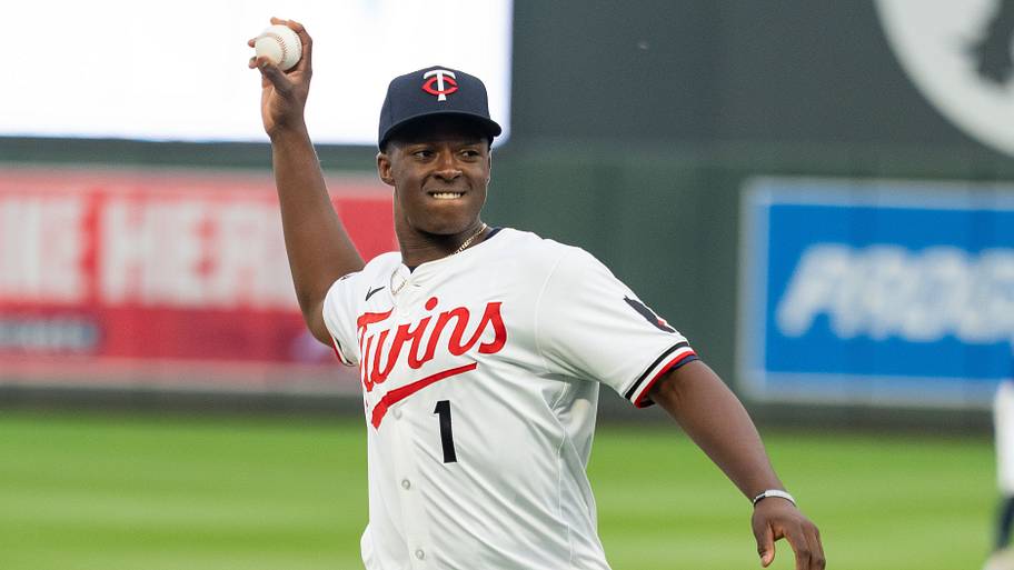 Minnesota Twins 2026 first-round draft pick Vahn Lackey throws out a first pitch
