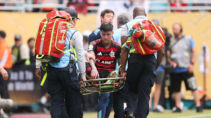 Erick Pulgar se lesionou na reta final do 1T Erick Pulgar se lesionou na reta final do 1T
