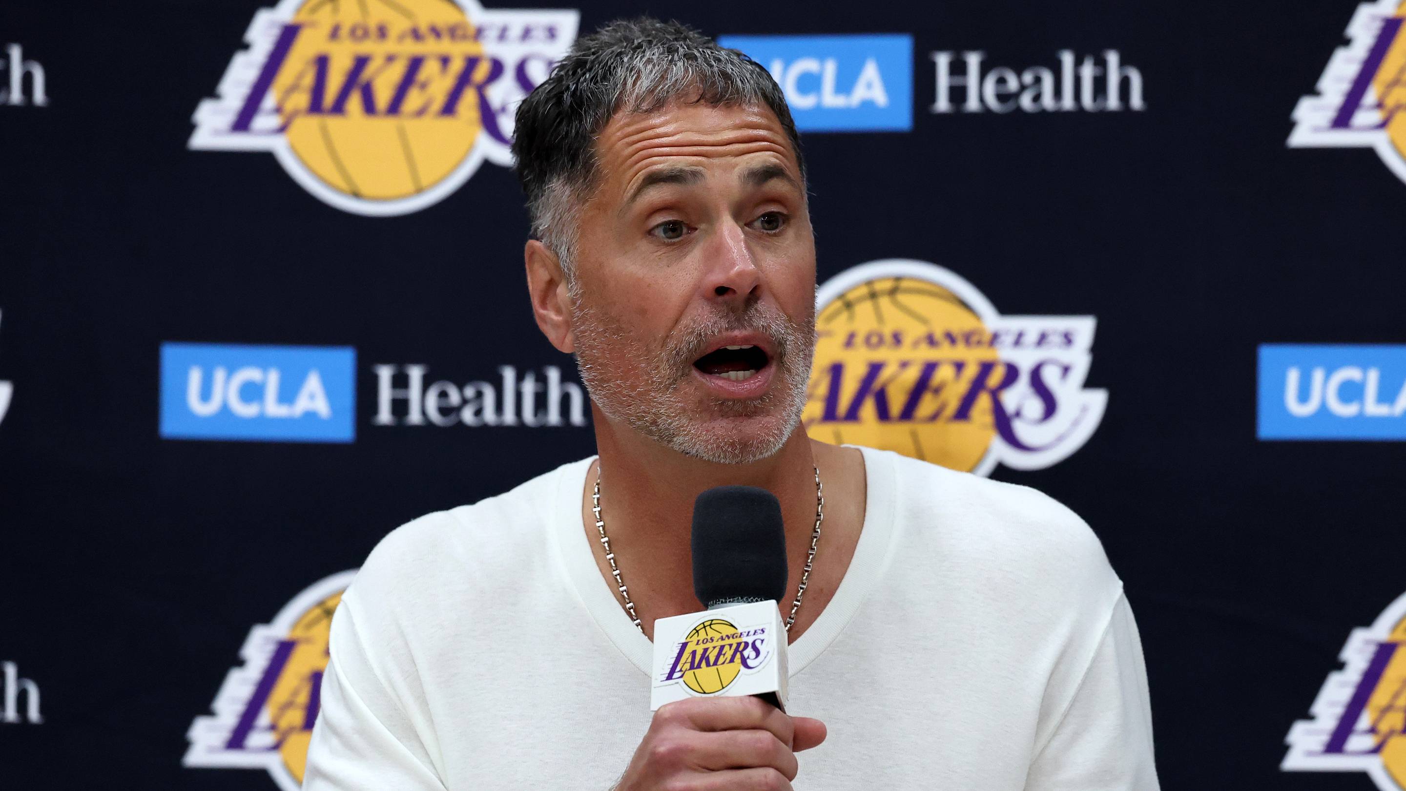 Lakers are running out of time to pull off a desperate trade push