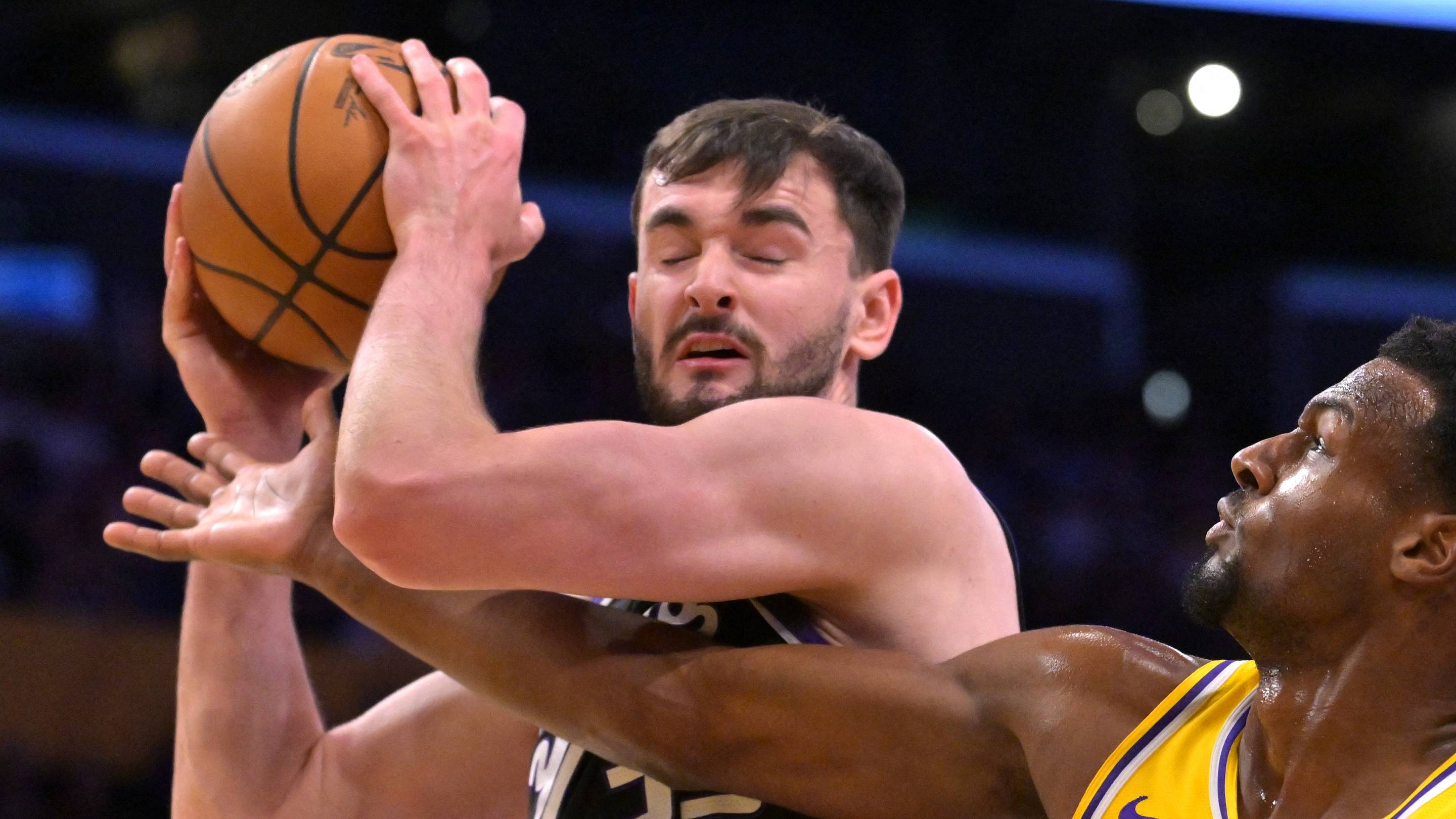 Kings’ late run against the Lakers highlights the good and the bad