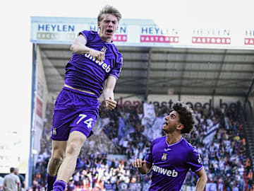 Nathan De Cat jubelt über sein Tor