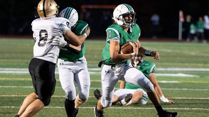 Pascack Valley football hosts River Dell, Friday, Oct. 18, 2024, Hillsdale, New Jersey. PV #10 Adam Shaw.