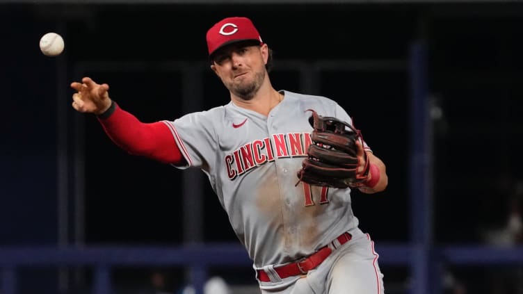 Cincinnati Reds third baseman Kyle Farmer (17) throws.