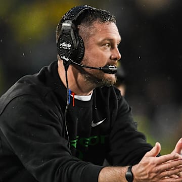 Nov 8, 2025; Iowa City, Iowa, USA; Oregon Ducks head coach Dan Lanning calls a timeout during the third quarter against the Iowa Hawkeyes at Kinnick Stadium. Mandatory Credit: Jeffrey Becker-Imagn Images