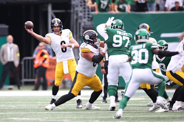 Aaron Rodgers had a big day in leading the Steelers past the Jets on Sunday.