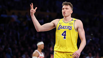 New York Knicks v Los Angeles Lakers