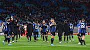 L'Atalanta saluta i tifosi dopo il pareggio contro il Lipsia