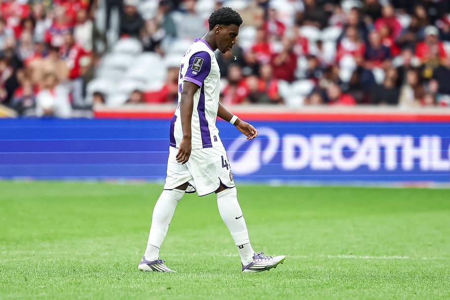 Alexis Vossah leaves the match after receiving a red card during the French L1 football match between Lille LOSC and Toulouse