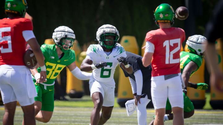 Oregon running back Noah Whittington works out during the Ducks’ fall camp Tuesday, Aug. 6, 2024, at the Hatfield-Dowlin Complex in Eugene, Ore.