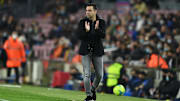 Xavi Hernández vuelve al Camp Nou dejando ver dos caras