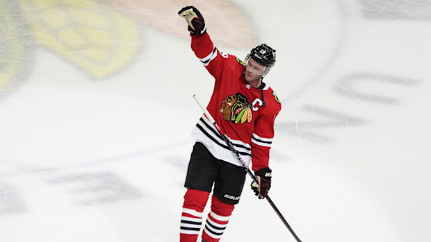 Hockey player salutes crowd 