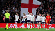 England (Mitte) und Spanien (Olga Carmona, rechts) gehören zu den Favoritinnen auf den EM-Titel