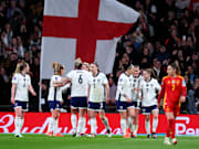 England (Mitte) und Spanien (Olga Carmona, rechts) gehören zu den Favoritinnen auf den EM-Titel