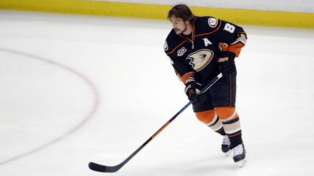 Anaheim Ducks right wing Teemu Selanne warms up before game seven against the Los Angeles Kings.
