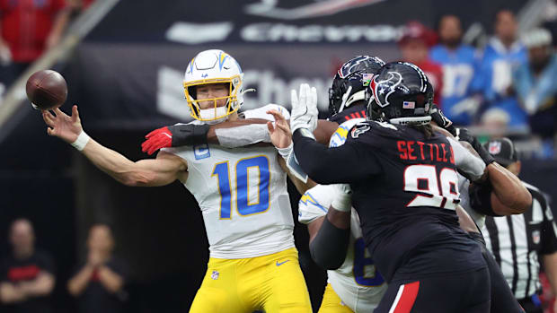 Los Angeles Chargers quarterback Justin Herbert (10) passes during the second quarter against the Houston Texans