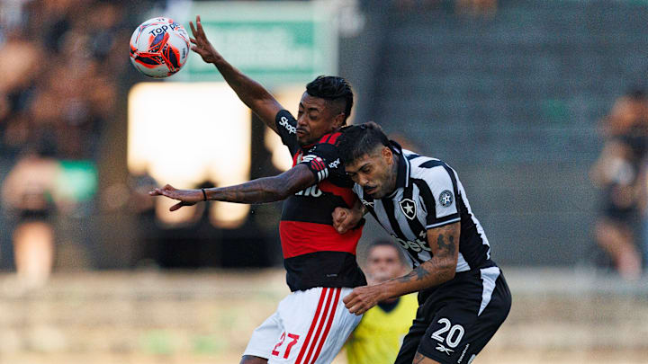 Botafogo e Flamengo se enfrentam no Nilton Santos Botafogo e Flamengo se enfrentam no Nilton Santos