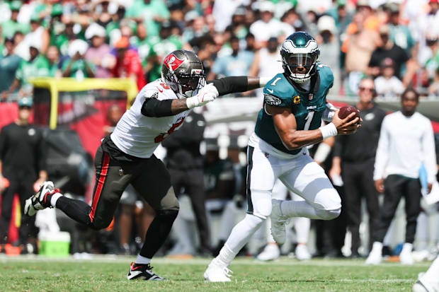 Jalen Hurts runs against the Buccaneers.